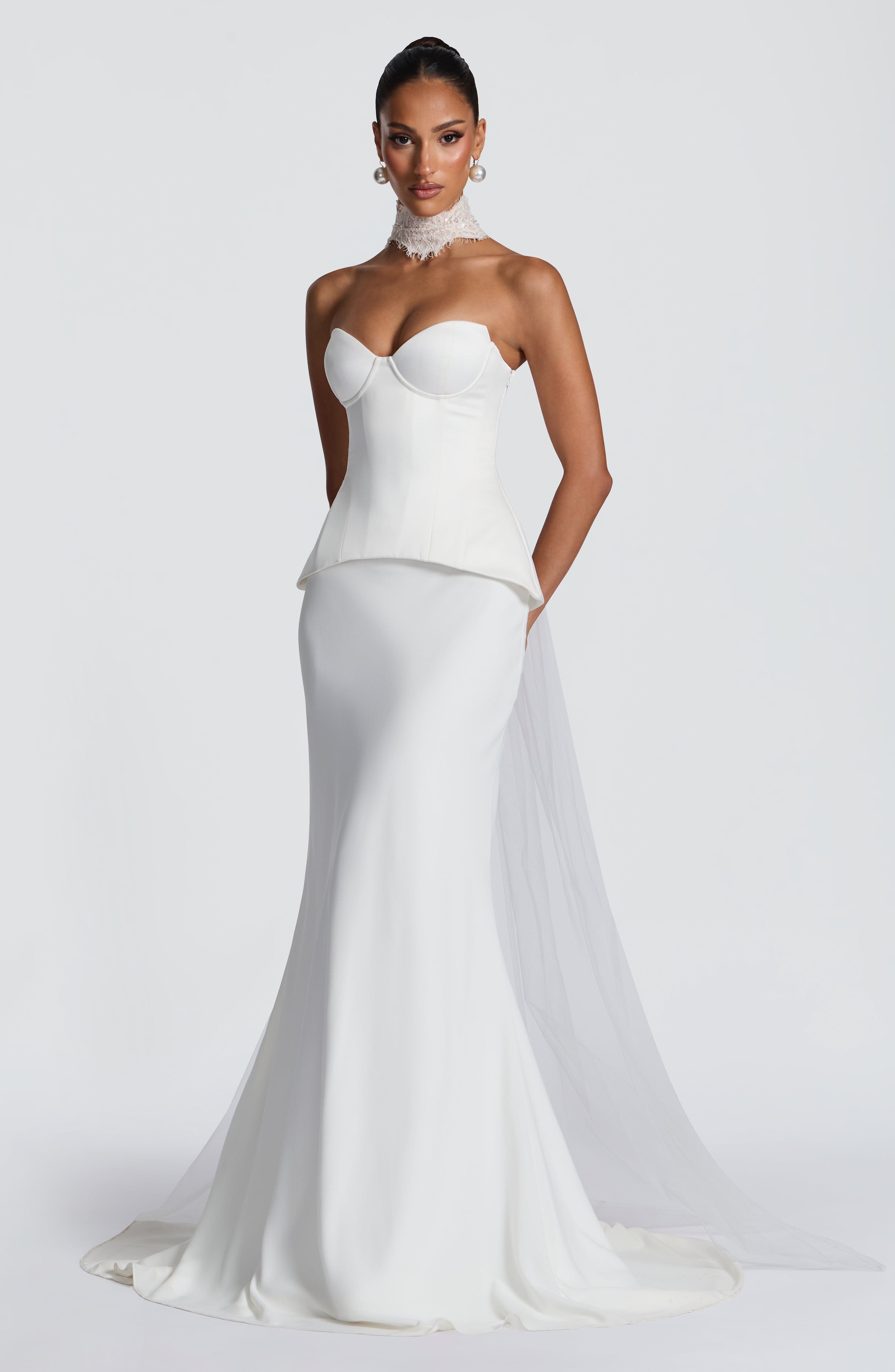 Ellie Lace Neck Veil - Ivory